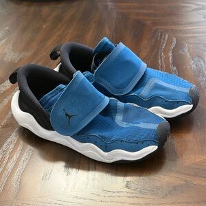 Nike Kids Blue and Black Sneakers